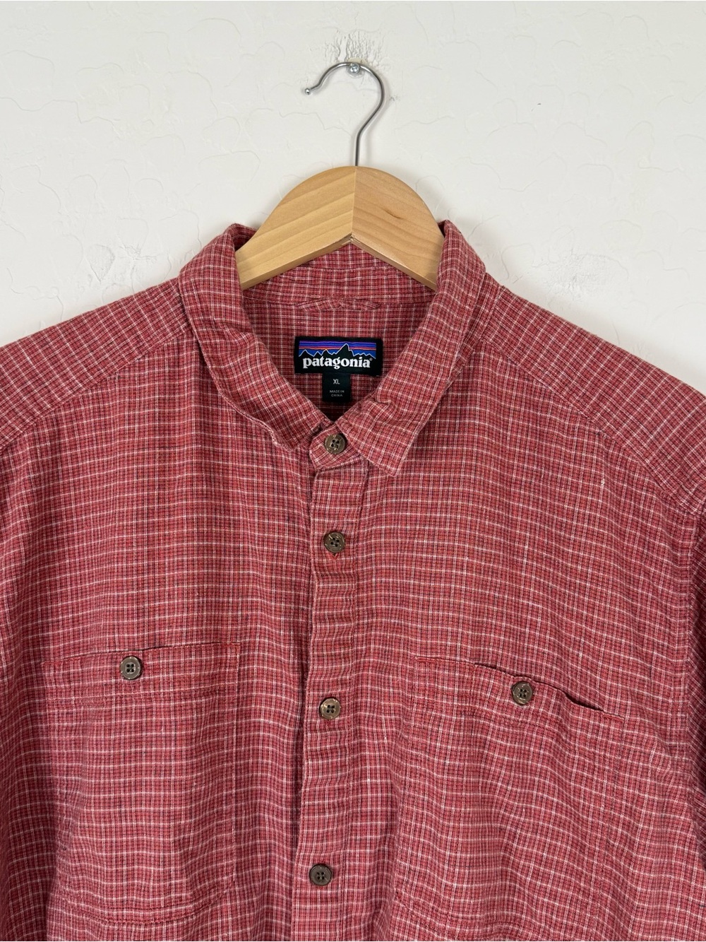 Patagonia Men’s Red White Plaid Back Step Short Sleeve Shirt - Picture 3 of 7